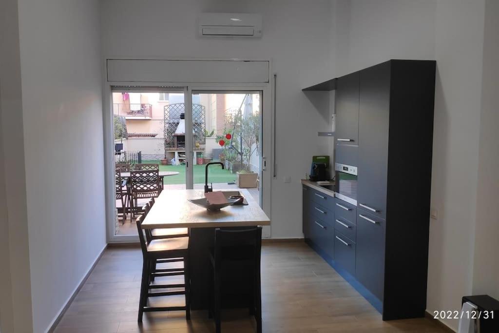 Precioso Apartamento Con Magnifico Patio. Sant Feliu de Llobregat Exteriér fotografie