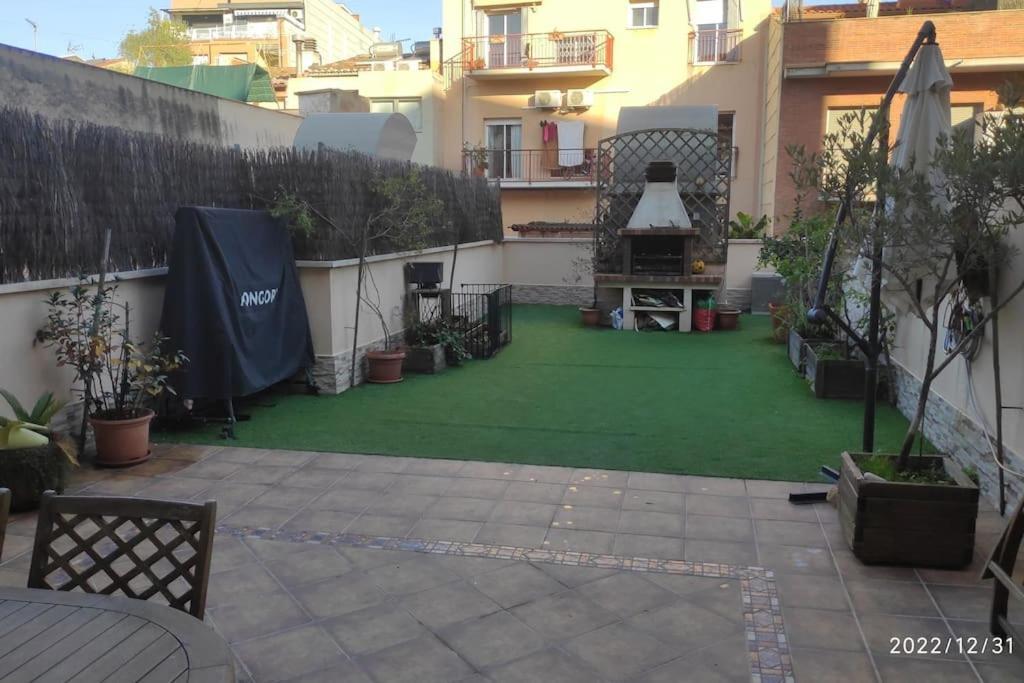 Precioso Apartamento Con Magnifico Patio. Sant Feliu de Llobregat Exteriér fotografie