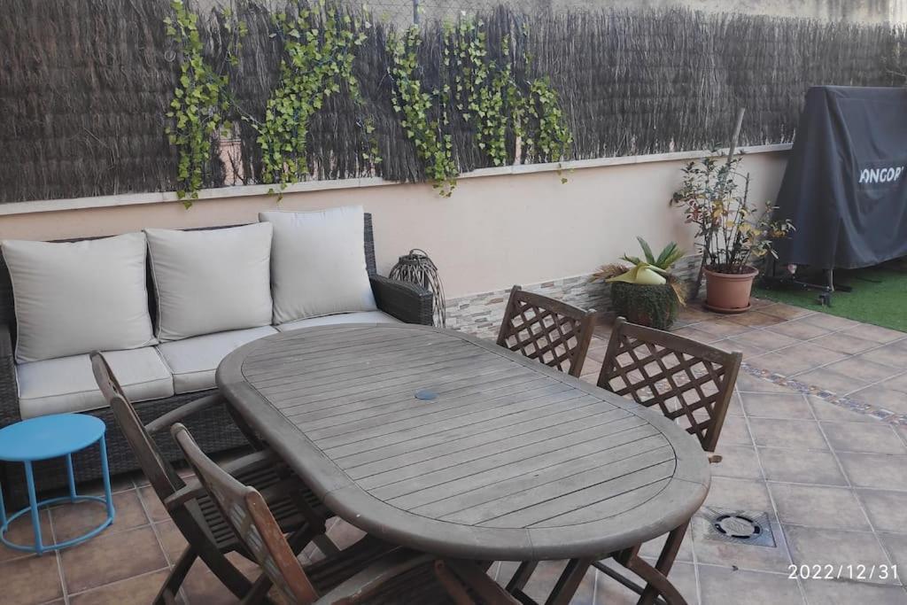 Precioso Apartamento Con Magnifico Patio. Sant Feliu de Llobregat Exteriér fotografie
