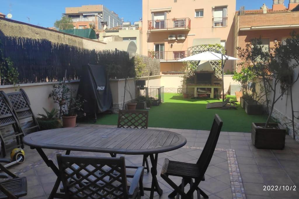 Precioso Apartamento Con Magnifico Patio. Sant Feliu de Llobregat Exteriér fotografie